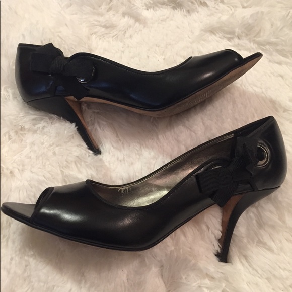 Black peep toe pump - Picture 1 of 5